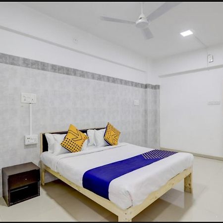 Hotel Nexus Surat Exterior photo