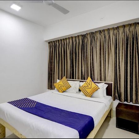 Hotel Nexus Surat Exterior photo