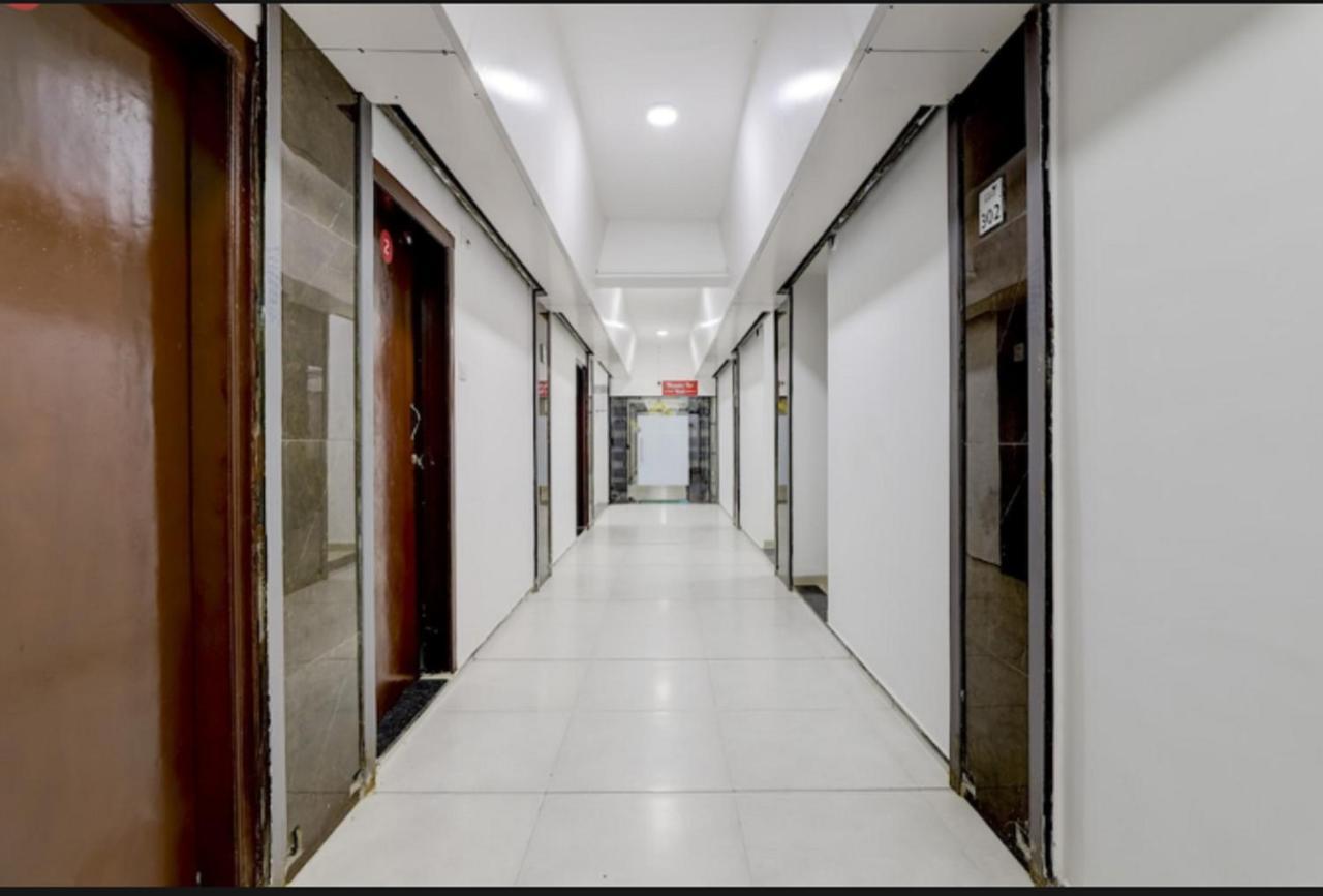 Hotel Nexus Surat Exterior photo