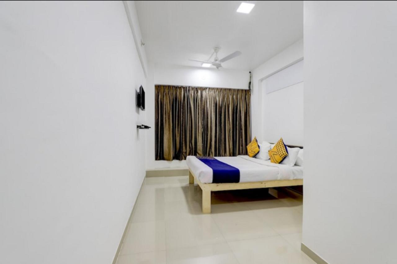 Hotel Nexus Surat Exterior photo