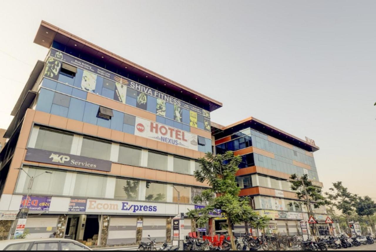Hotel Nexus Surat Exterior photo